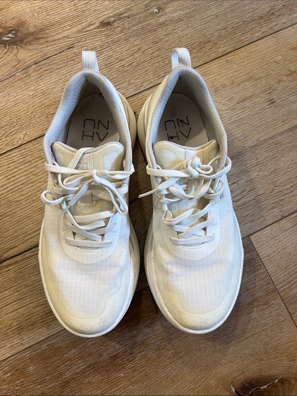 Ahnu Women's Sneakers in White Cream sz US 8.5